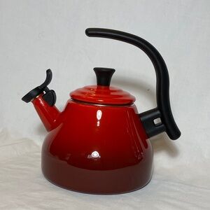 Le Creuset Red Ombré Whistling Enamel Tea Kettle